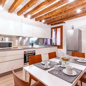  Appartamento Central Apt