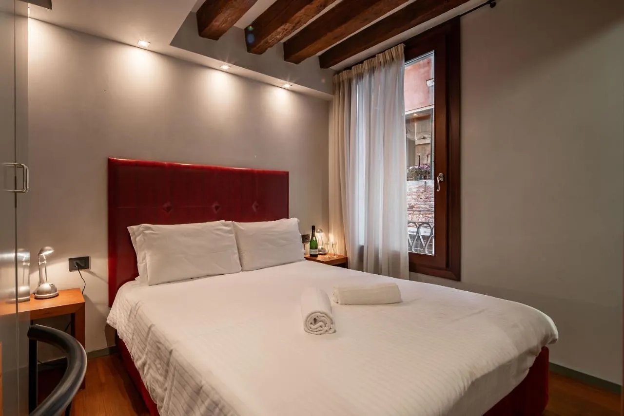 Apartamento Ve.N.I.Ce Cera San Moise Venecia 0*,  Italia